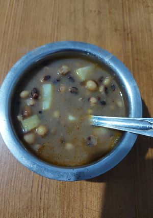 A picture of White Tur gashi.
