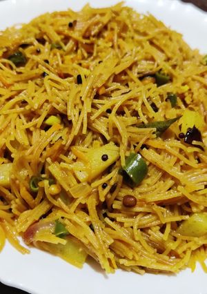 A picture of Vegetable vermicelli upma.