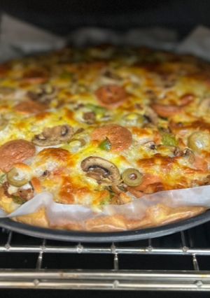عکسی از دستور پیتزا با نان پیتزای کتویی (مناسب رژیم کتوژنیک و کم کربوهیدرات)