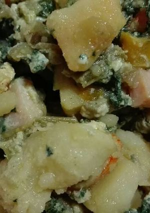 Una foto de Revuelto de acelgas y patatas