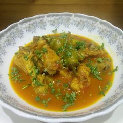 A picture of Chicken alo.