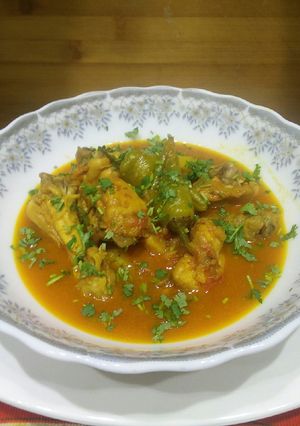 A picture of Chicken alo.