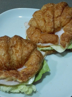 Una foto de Cruasanes rellenos (para merendar o cenar)