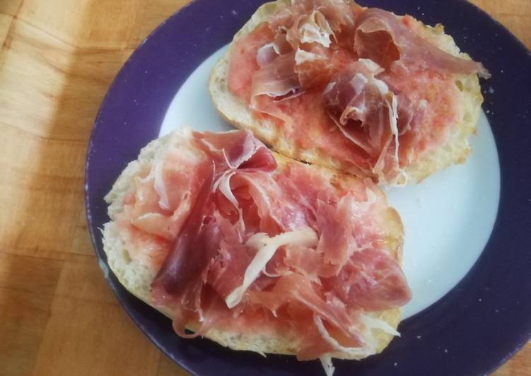 Mollete con jamón de Cuenca