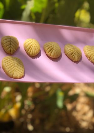 A picture of Leaves cookies.