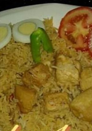 A picture of Chicken pulao.
