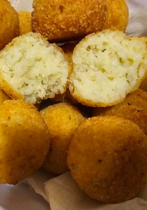 Sajtos rizsgombóc recept fotója