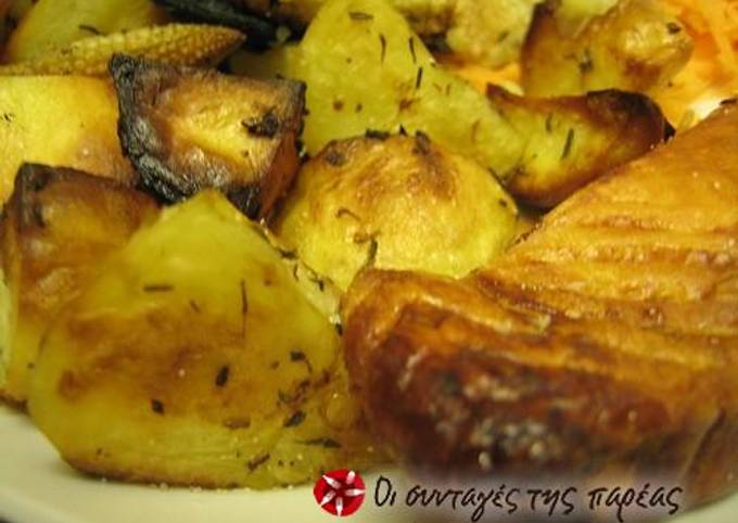 κύρια φωτογραφία συνταγής Σολομός με πατάτες στον φούρνο