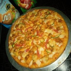 چکن تکہ پیزا 🍕 A picture of چکن تکہ پیزا 🍕.
