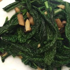 A picture of Stir fry Kale with Mushroom.
