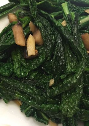 A picture of Stir fry Kale with Mushroom.