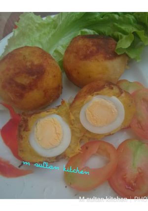 A picture of Plantain Scotch egg.