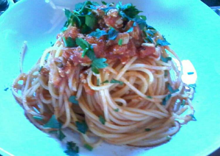 Simple,Italian Tuna pasta spaghetti