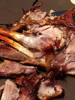 Una foto de Paletilla de lechal al horno