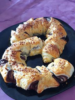 Una foto de Trenza de hojaldre de chocolate y almendra
