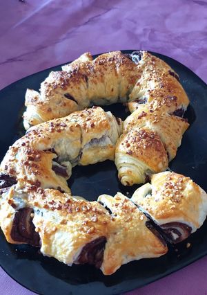 Una foto de Trenza de hojaldre de chocolate y almendra