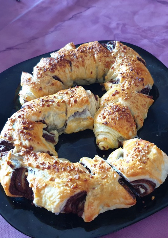 Una foto de Trenza de hojaldre de chocolate y almendra