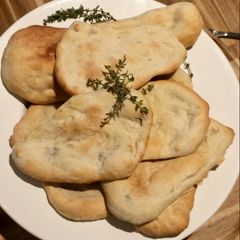 A picture of Pitta bread.