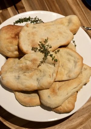 A picture of Pitta bread.