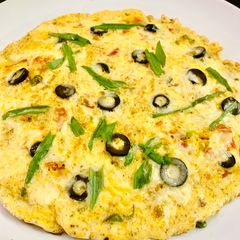 A picture of Omelette Pizza.