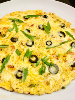A picture of Omelette Pizza.