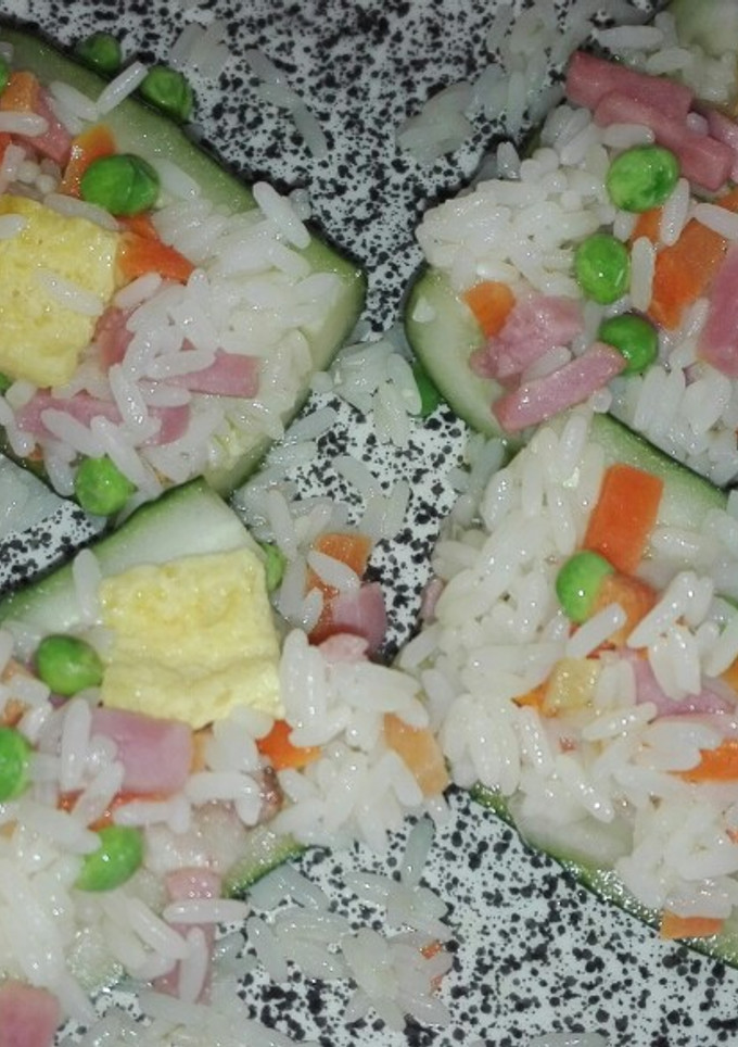 Una foto de Pepino con arroz 3 delicias
