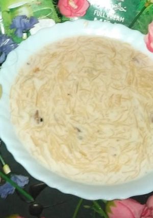 A picture of Sheer khurma.