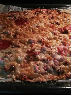 Una foto de Pizza con dátiles y Pollo