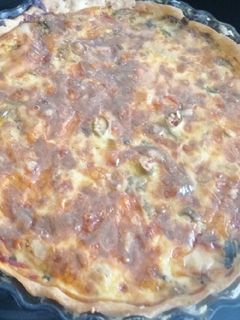 صورة لوصفة كيش بالطون والفطر والسبانخ