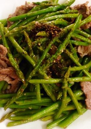 Hình của món Thịt bò xào măng tây.