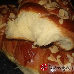 A picture of Stringy tsoureki by Akis.