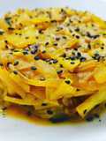 Finocchi brasati alla curcuma e sesamo nero