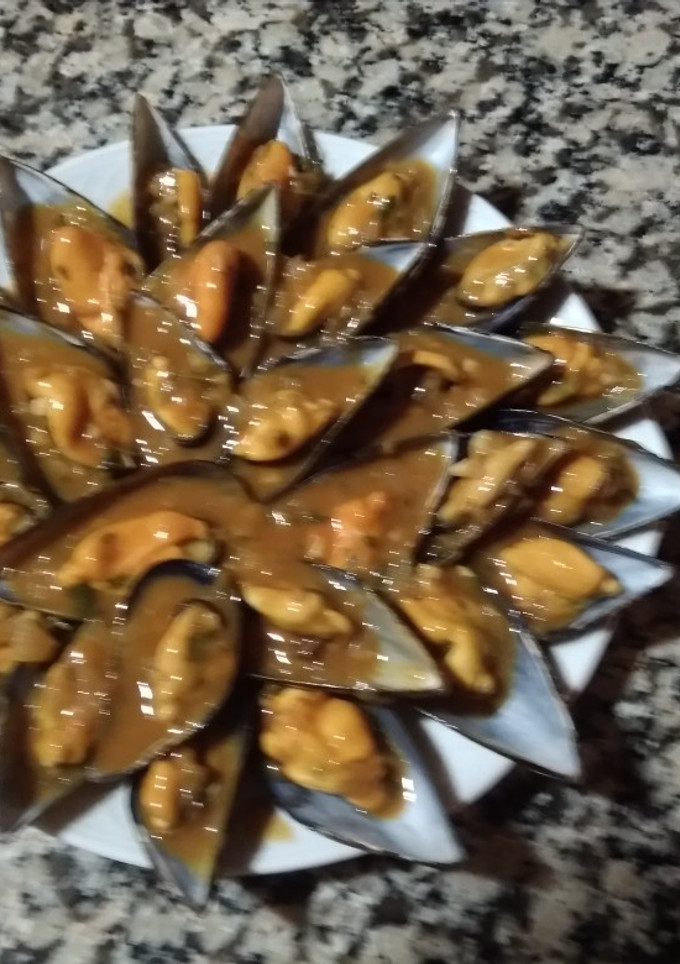 Una foto de Mejillones en salsa marinera