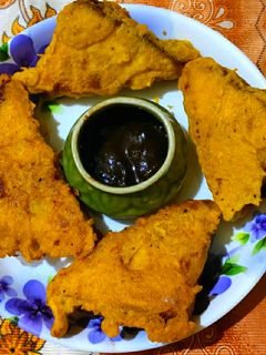स्टफ्ड ब्रेड पकौड़ा (stuffed bread pakoda recipe in Hindi) रेसिपी मुख्य फोटो