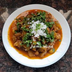 A picture of Bottle gourd,peanut bhaji.