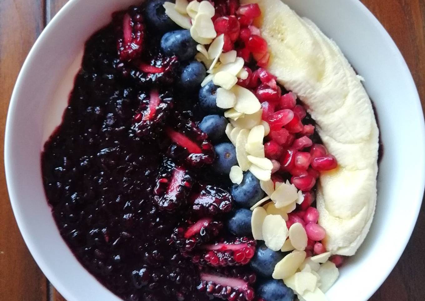 Black rice porridge with greek yoghurt,fruits and flaked almonds