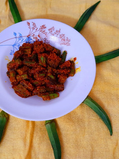 મસાલા ભીંડા નું શાક (Masala Bhinda Shak Recipe In Gujarati) રેસીપી મુખ્ય ફોટો
