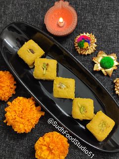 મગસ બરફી (Magas Barfi Recipe In Gujarati) રેસીપી મુખ્ય ફોટો
