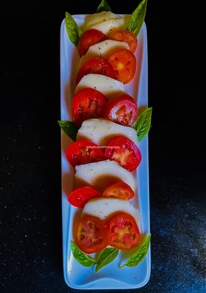 A picture of Caprese Salad.