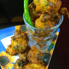A picture of Suji maida pakode.