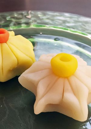 A picture of Nerikiri Wagashi: "Suisen flowers".