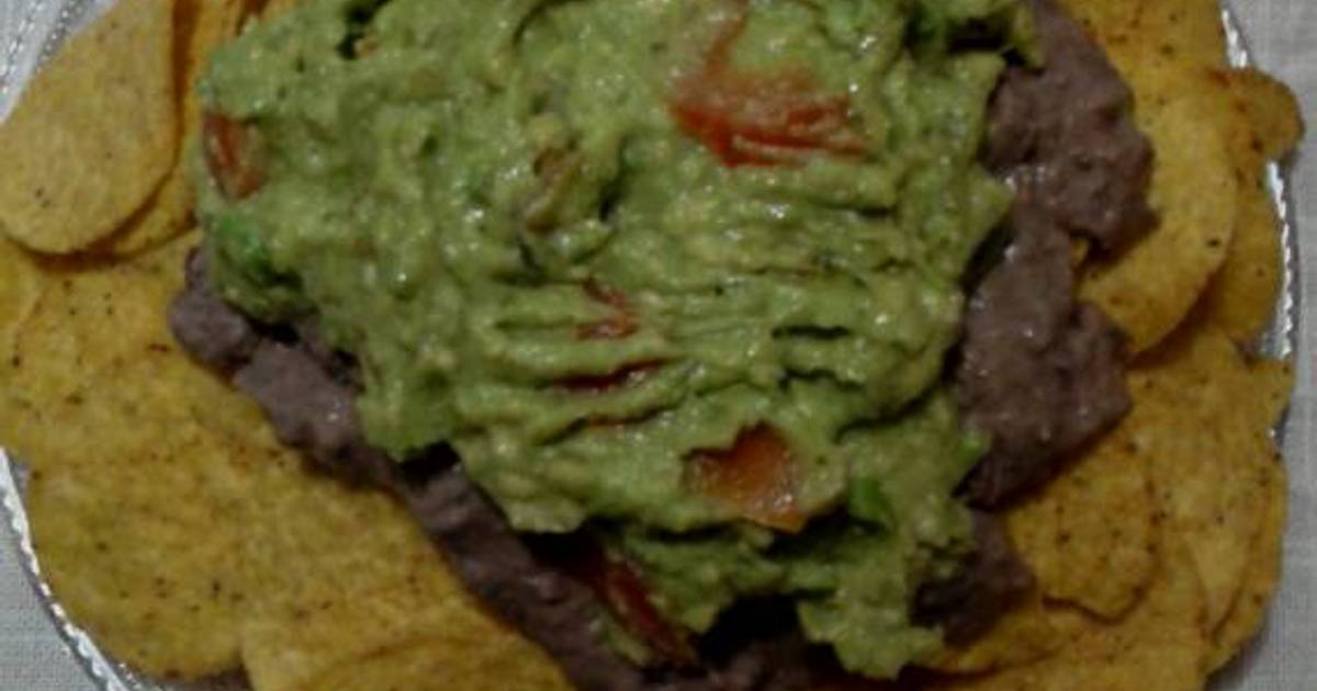 Nachos con guacamole y crema de frijoles negros Receta de Thanit- Cookpad
