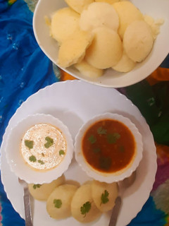 सूजी चावल इडली सांबर(suji chawal idli samber recipe in hindi) रेसिपी मुख्य फोटो