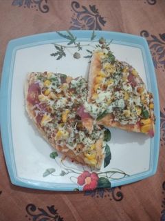 पिज़्ज़ा (Pizza recipe in Hindi) रेसिपी मुख्य फोटो