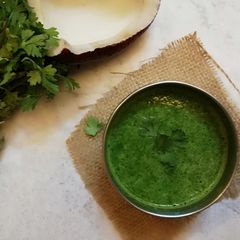 A picture of Khopra green chatni.