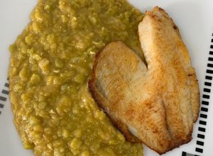 Una foto de Tilapia con arvejitas