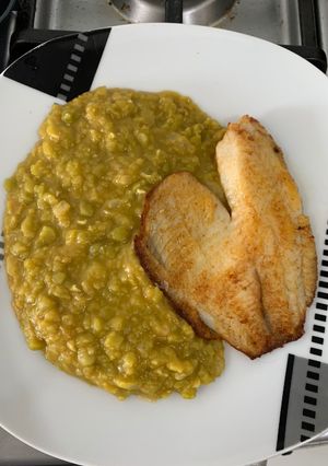 Una foto de Tilapia con arvejitas
