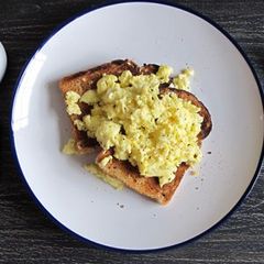 A picture of Fluffy bouncy scrambled eggs.