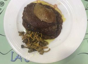Foto principal de Tacos de solomillo de buey con dientes de foie con salsa de Pedro Ximénez y pasas sultanas