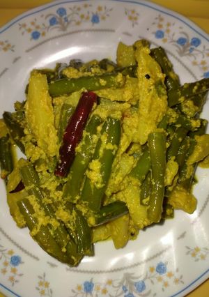 বিন্স আলু সর্ষে পোস্ত(beans alu sorshe posto recipe in Bengali) রেসিপির প্রধান ছবি